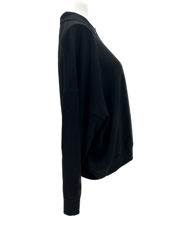 Pull noir à boutons en laine