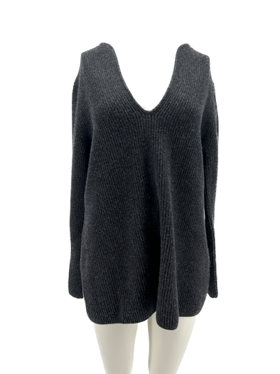 Pull gris en laine à col V