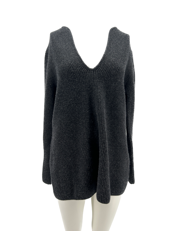 Pull gris en laine à col V