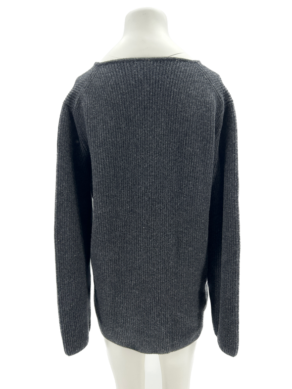 Pull gris en laine à col V
