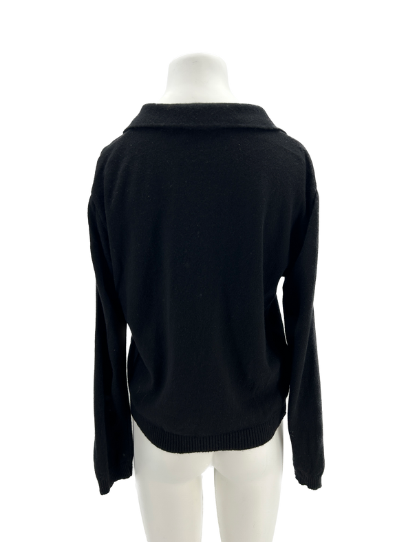 Pull noir à lacet jaune et bleu
