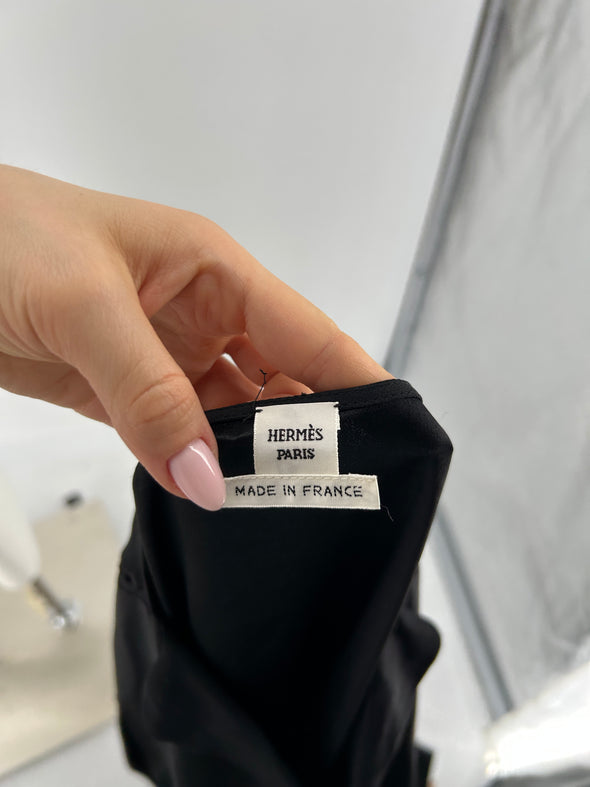 Robe satinée noire