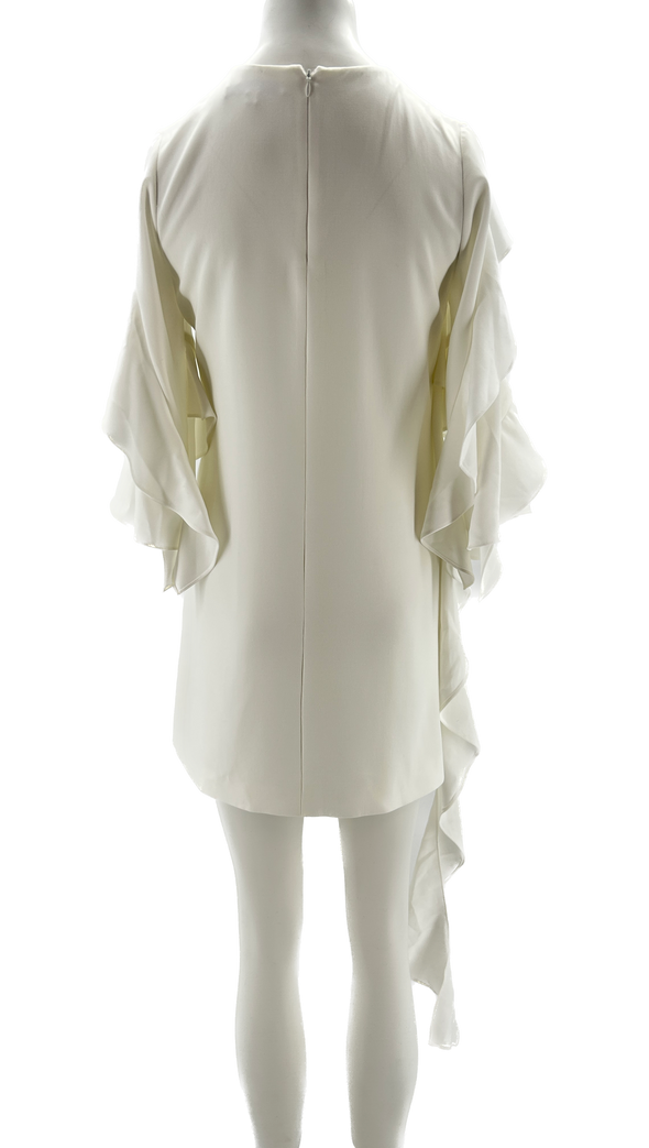 Robe blanche avec des volants