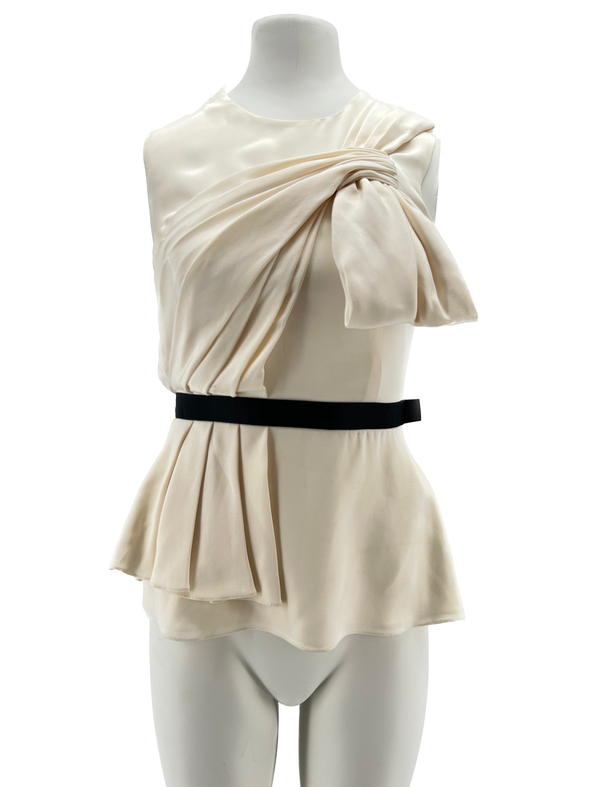 Top beige ceinturé sans manches