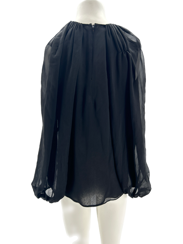 Blouse noire en soie à broderies