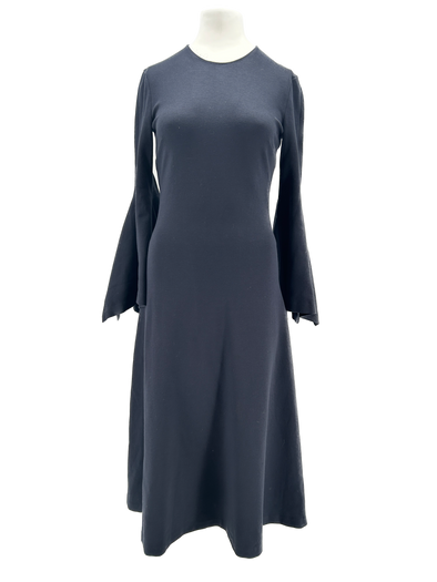 Robe longue bleu marine à manches évasées