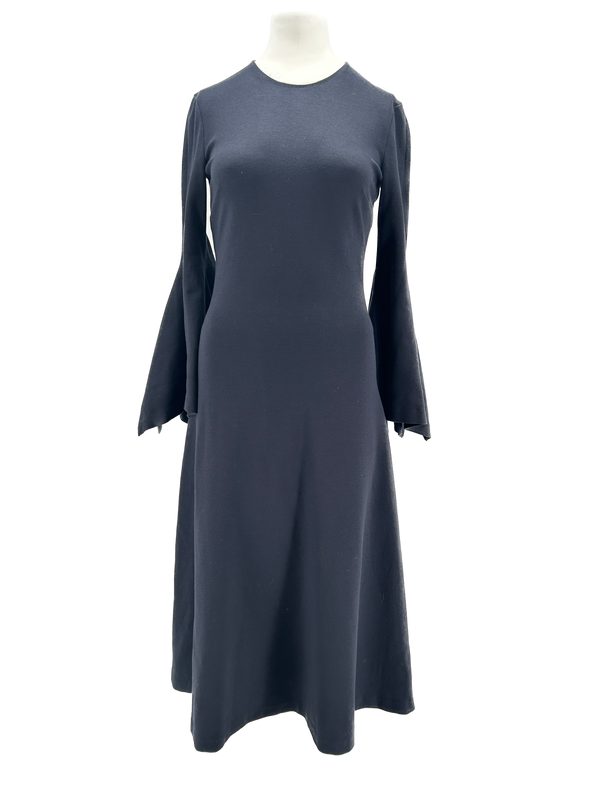 Robe longue bleu marine à manches évasées