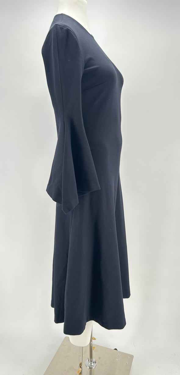 Robe longue bleu marine à manches évasées