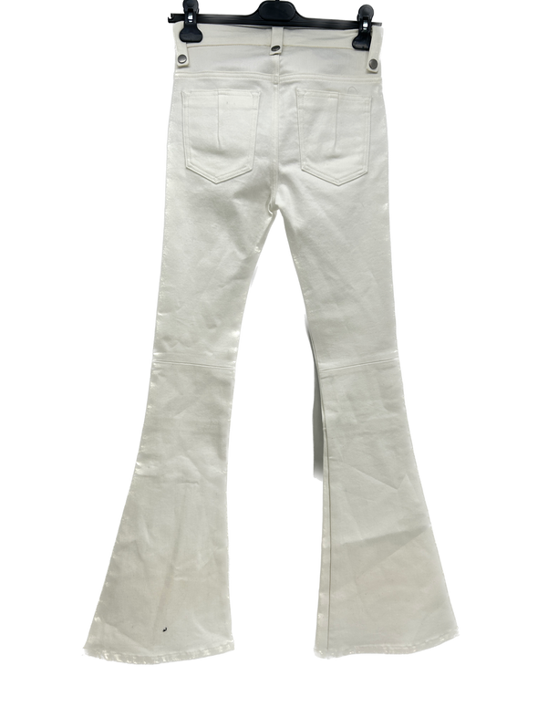 Jean blanc évasé à lacets
