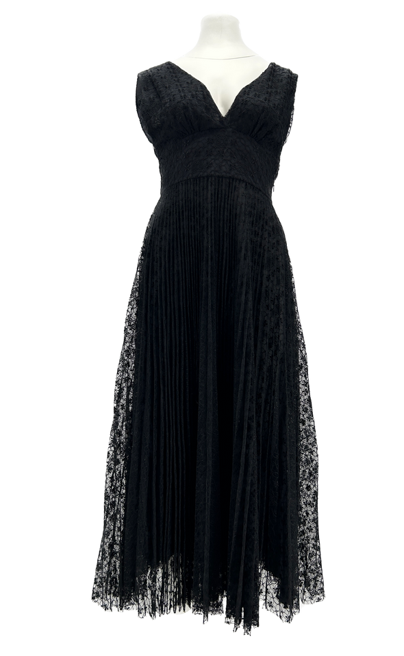 Robe longue noire en dentelle