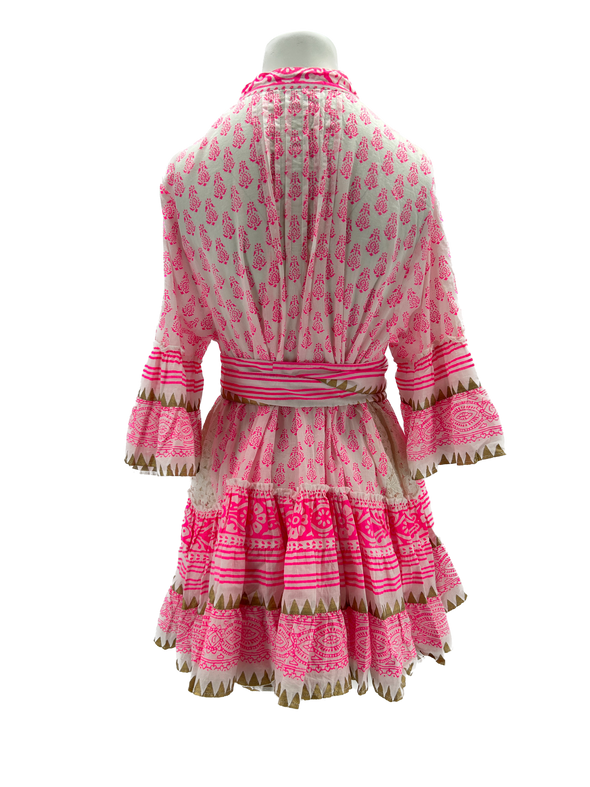 Robe rose à volants et motif