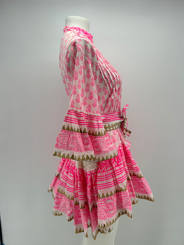 Robe rose à volants et motif