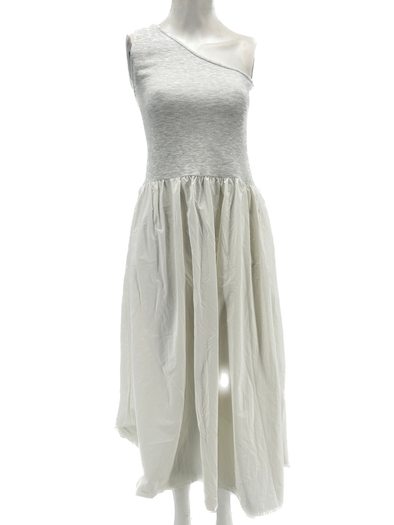 Robe blanche et grise asymétrique