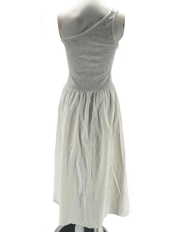 Robe blanche et grise asymétrique