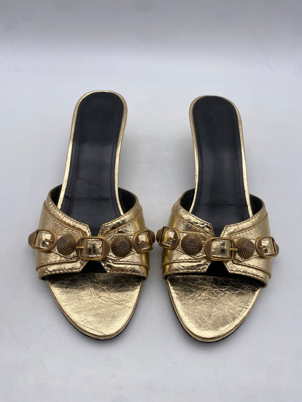 Sandales en cuir métallisé "Cagole"