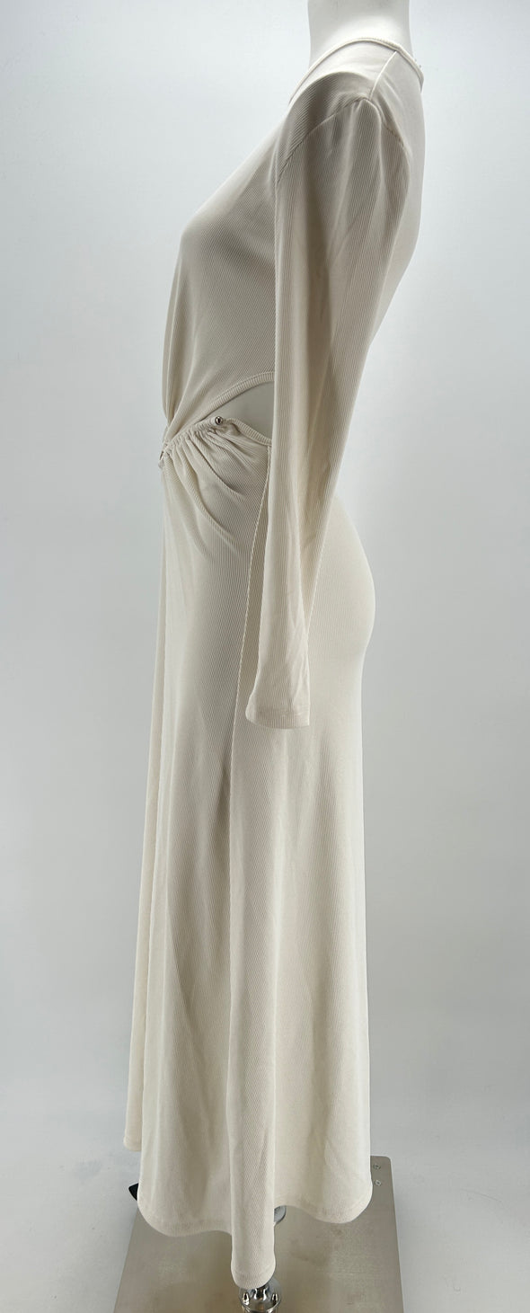 Robe blanche à découpes