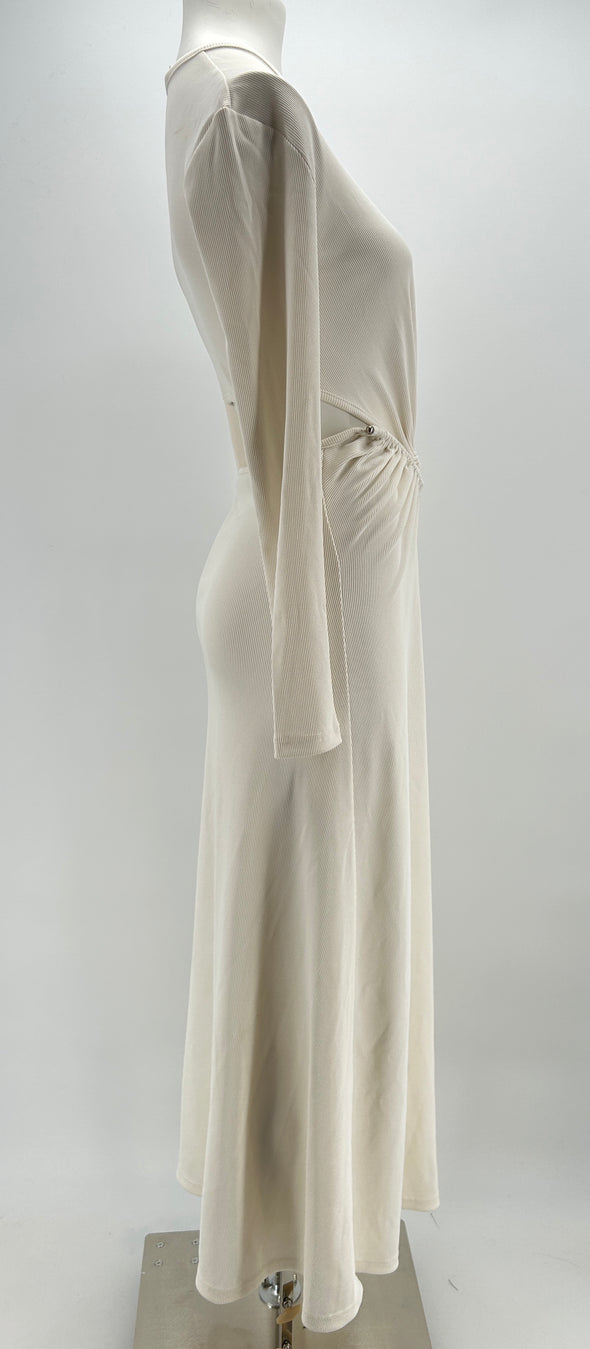 Robe blanche à découpes