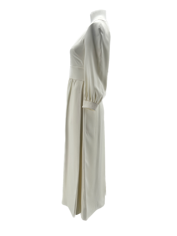 Robe blanche avec bande à la taille