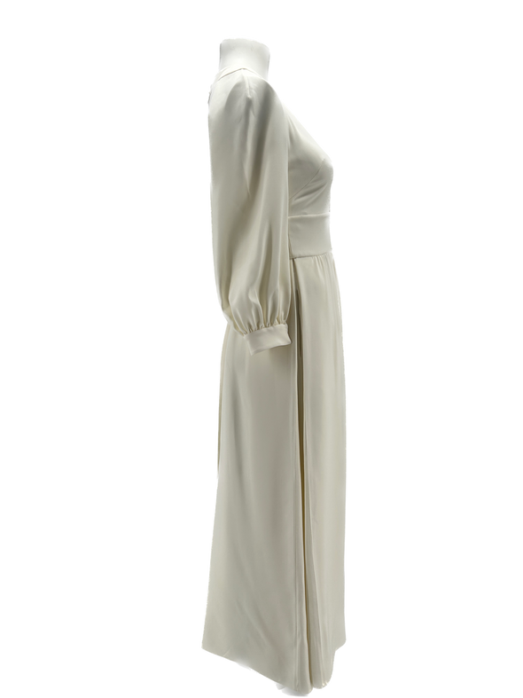 Robe blanche avec bande à la taille