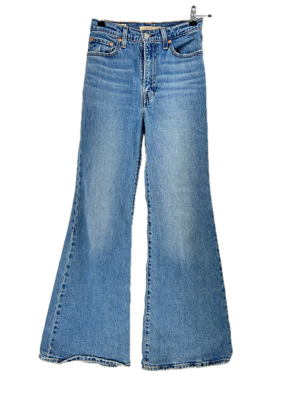 Jean bleu évasé