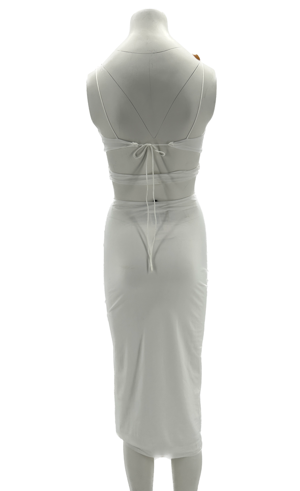 Robe blanche à découpes