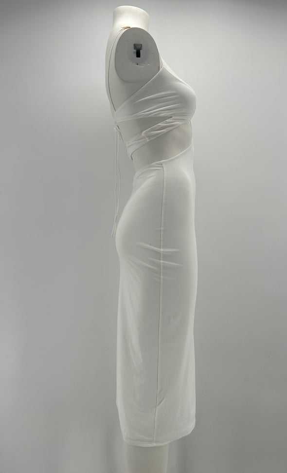 Robe blanche à découpes