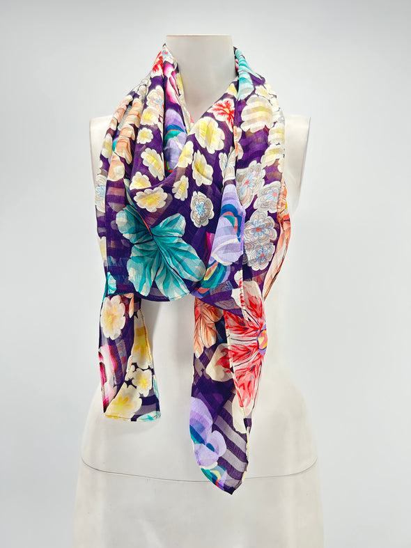 Foulard foncé motifs floraux