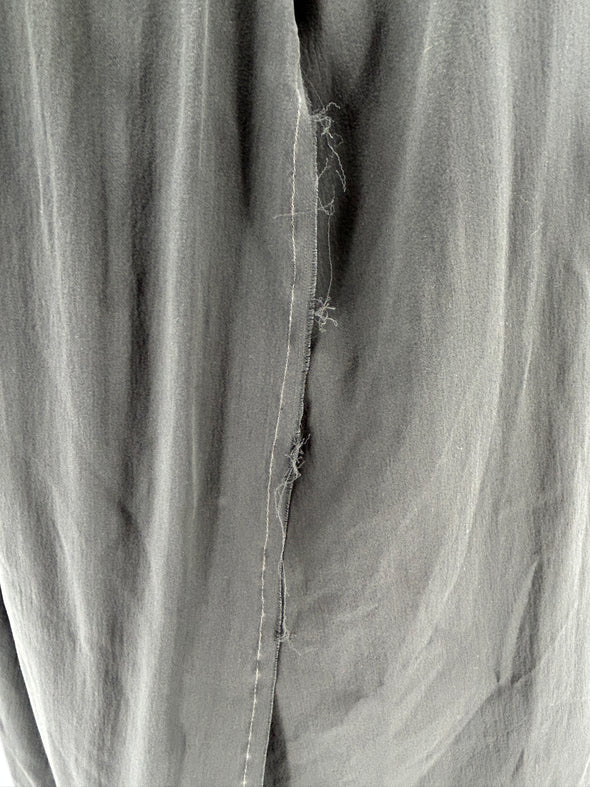 Robe grise en soie asymétrique
