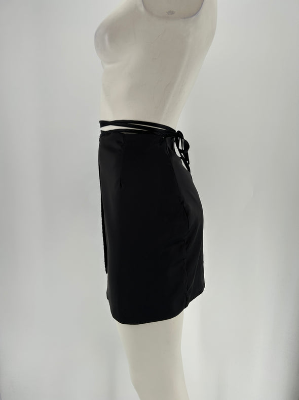 Jupe noire à lacets