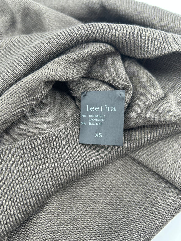 Pull gris taupe en cachemire à col V
