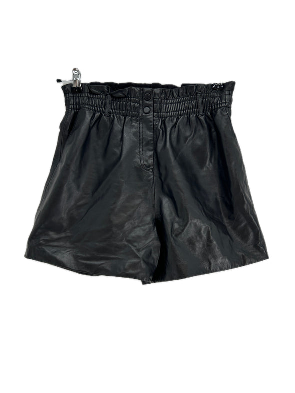 Short en cuir noir