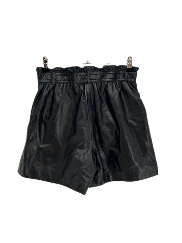 Short en cuir noir