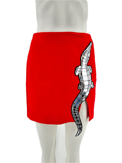 Jupe rouge à détail crocodile