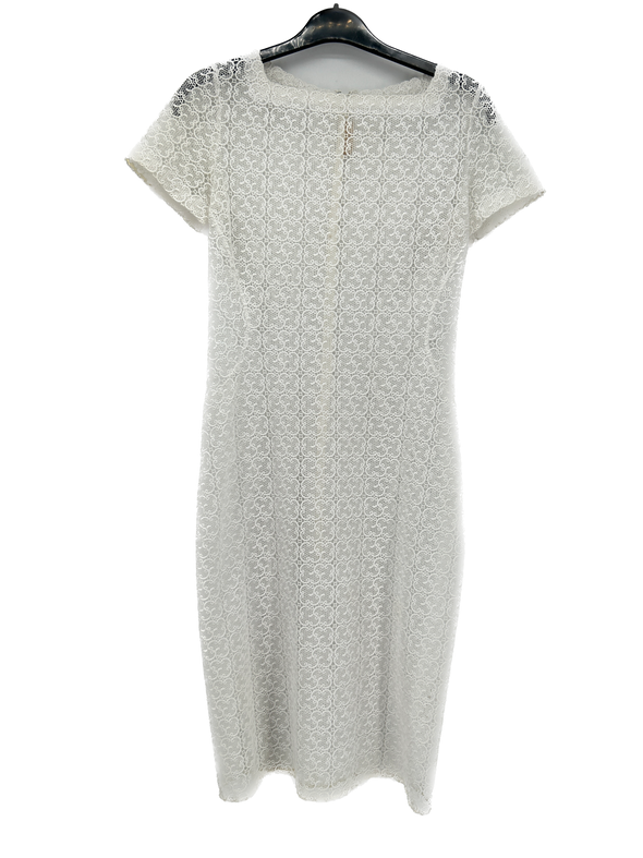 Robe à dentelle blanche