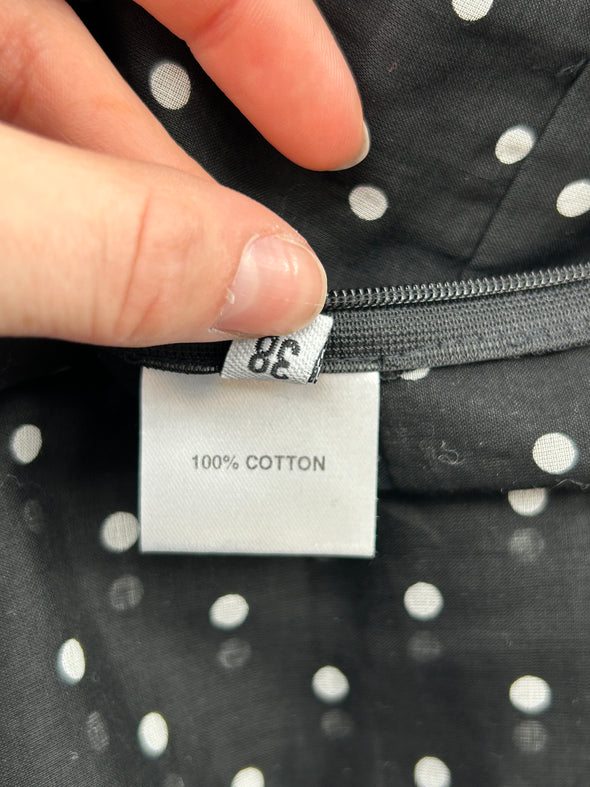 Robe noire à pois blancs