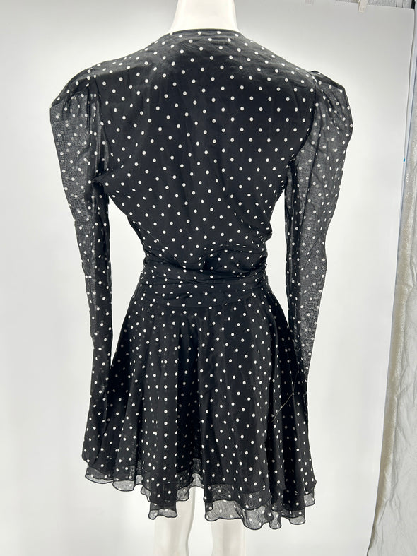 Robe noire à pois blancs