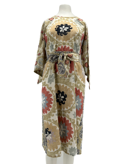 Robe beige à motifs