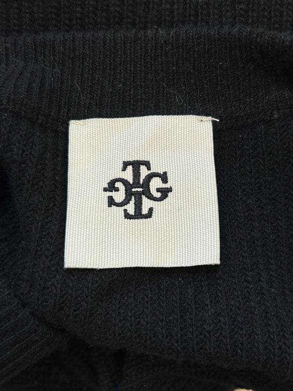 Pull noir à manches très longues