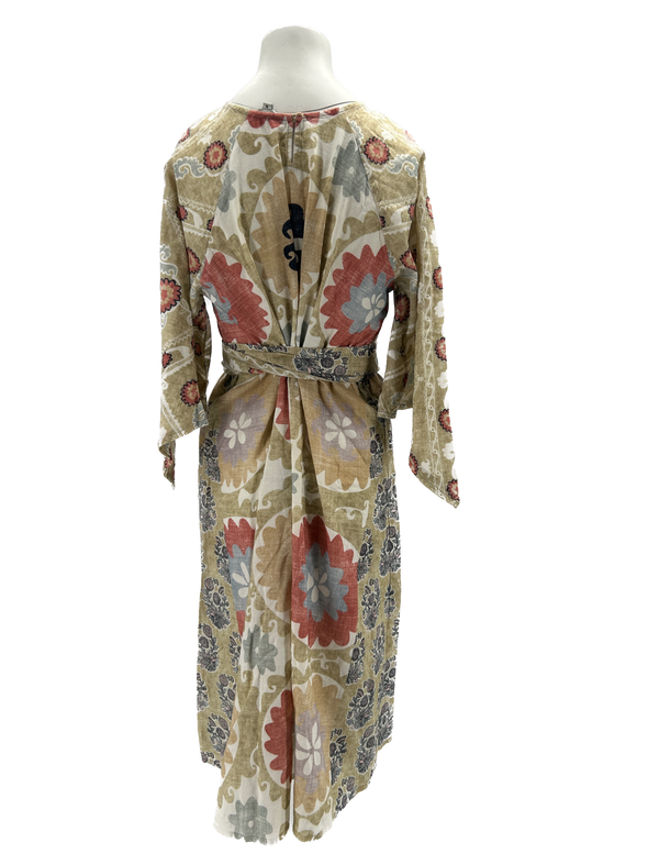 Robe beige à motifs