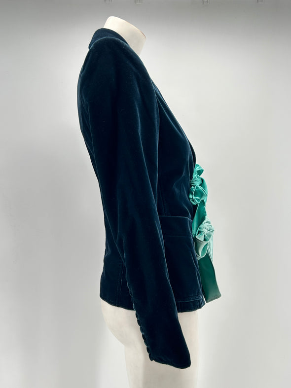 Veste tailleur en velours bleu foncé avec deux rubans