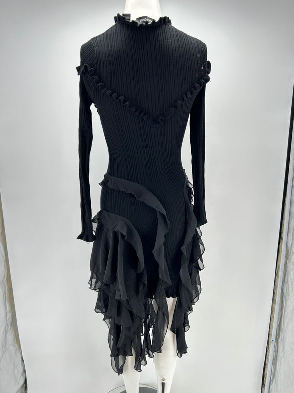 Robe noire à volant