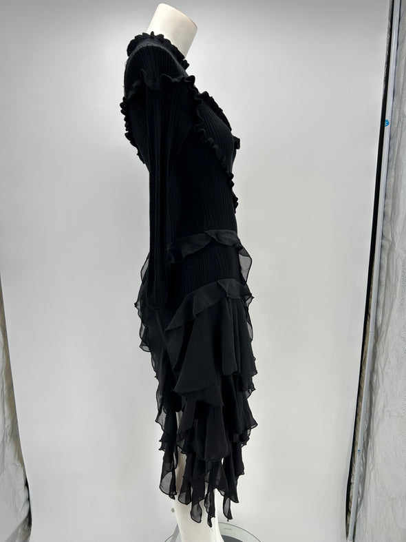 Robe noire à volant