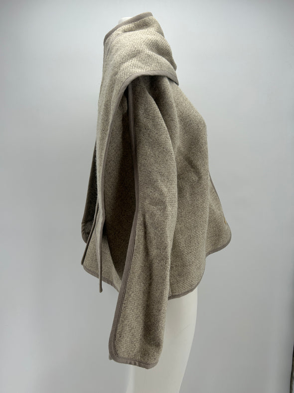 Veste en laine à écharpe intégrée
