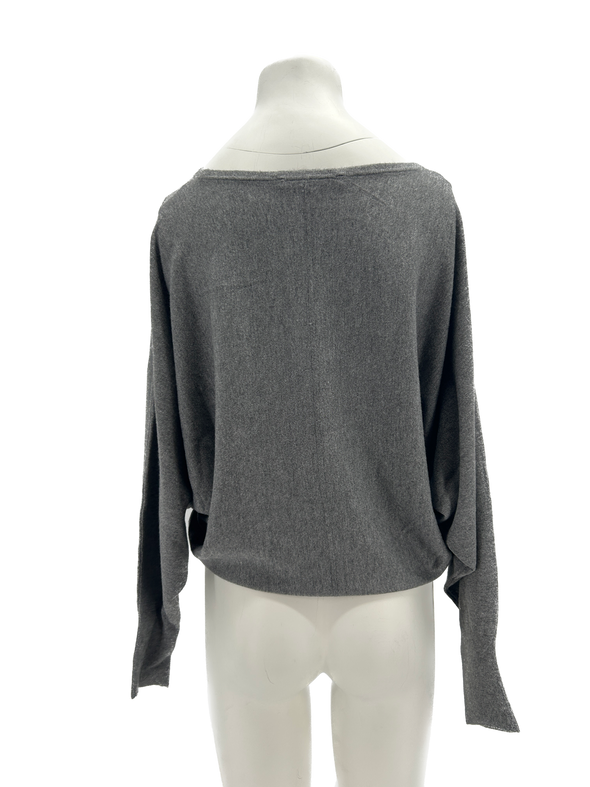 Pull gris à col droit
