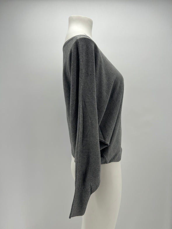 Pull gris à col droit