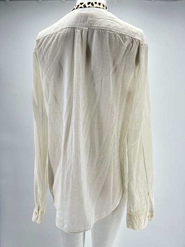 Blouse blanche col léopard