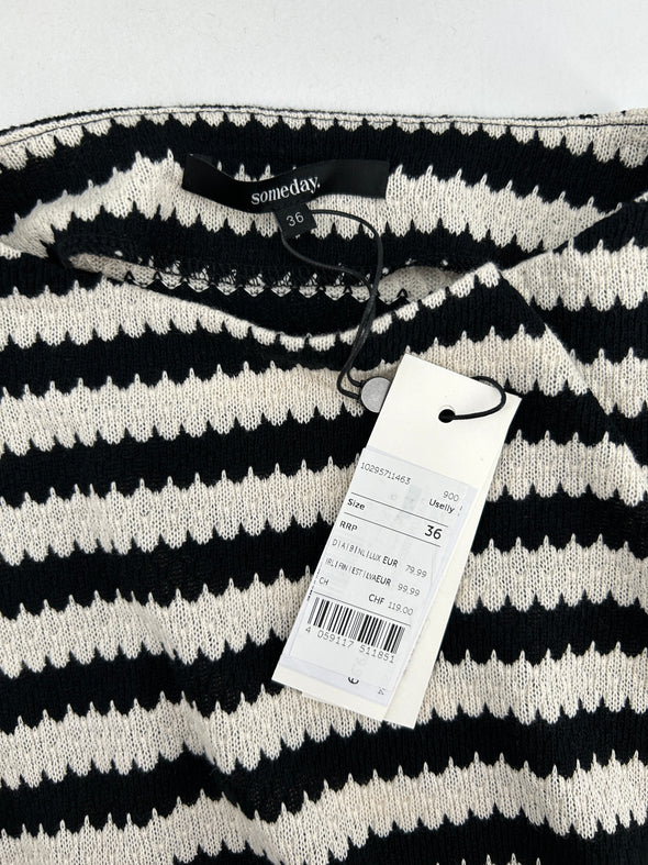 T-shirt rayé noir et blanc en maille