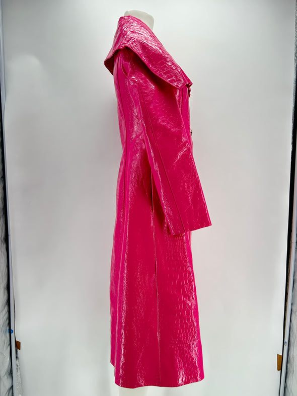 Manteau en cuir embossé croco rose