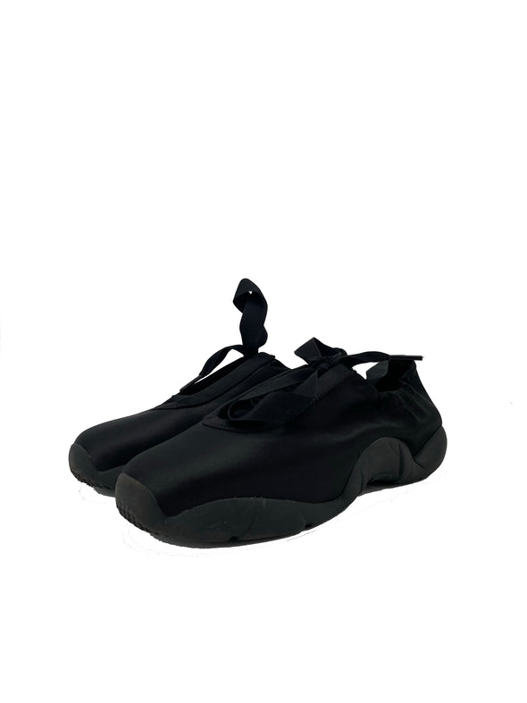 Ballerines baskets en tissu satiné noir "Flavia"