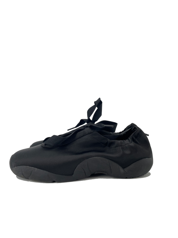 Ballerines baskets en tissu satiné noir "Flavia"